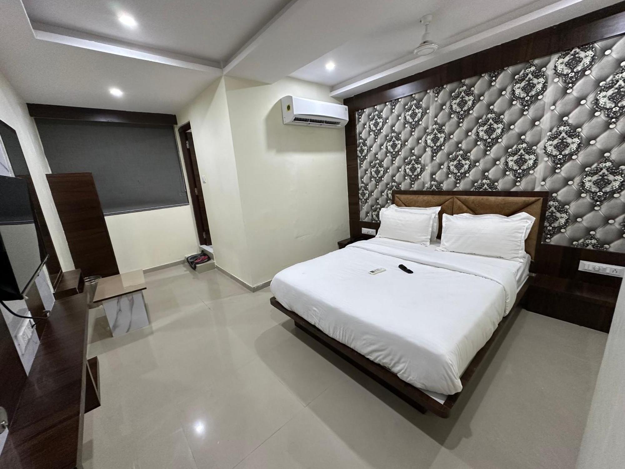Hotel Golden View Вадодара Экстерьер фото